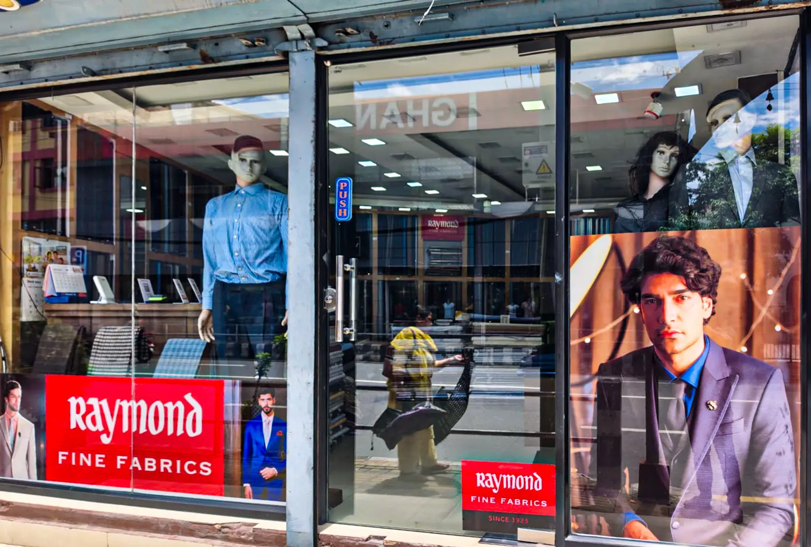 New in style tailoring and shorting suiting center